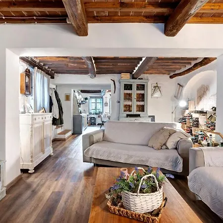 Casa Collicello Relax 카마이오레